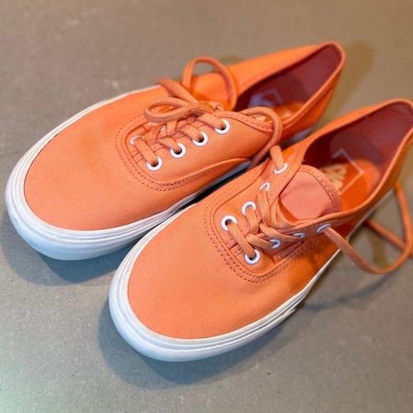 Vans Shoes - Vans off the Wall skate shoes women’s US 7.5, men’s 6 orange lace-up shoes, NWOT